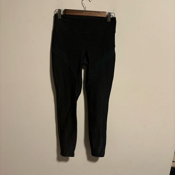 Koral Playa Mid Rise Textured Mesh Panel Legging in Black- Size Medium - Picture 2 of 9